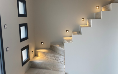 Éclairage sur un escalier neuf