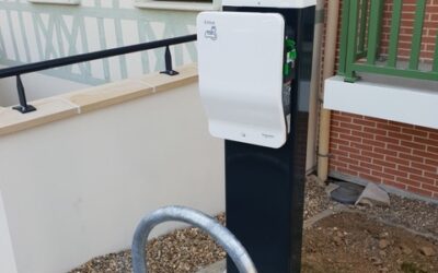 Borne de recharge de véhicule électrique